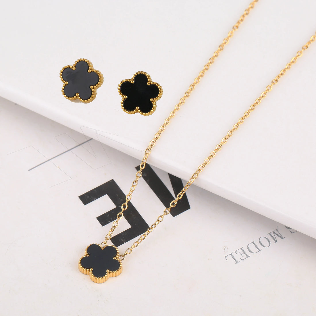 Adjustable Gold-Plated Stainless Steel Five-Leaf Clover Bracelet